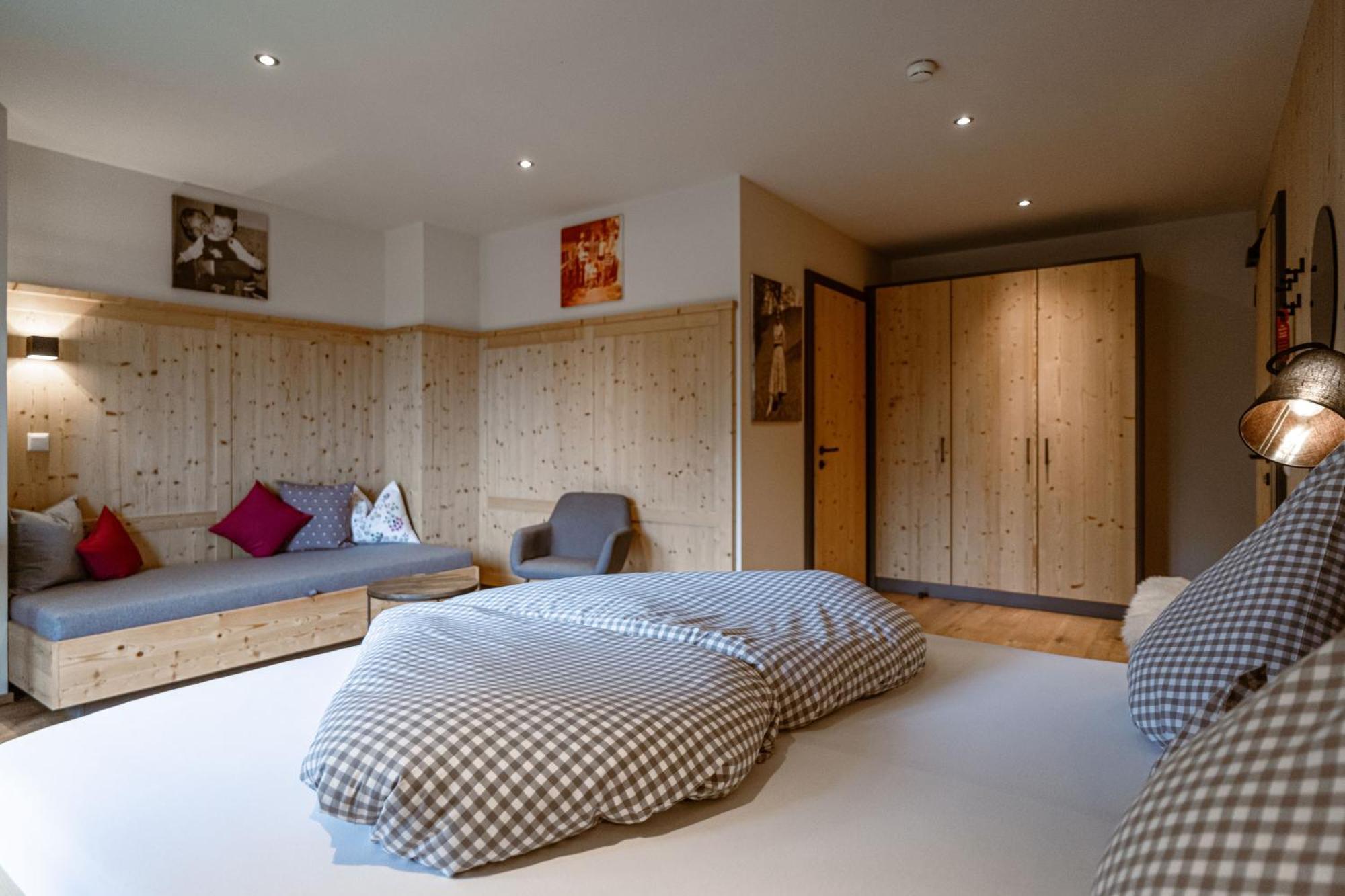 Hotel Landhaus Tirolerherz Sankt Ulrich am Pillersee Room photo